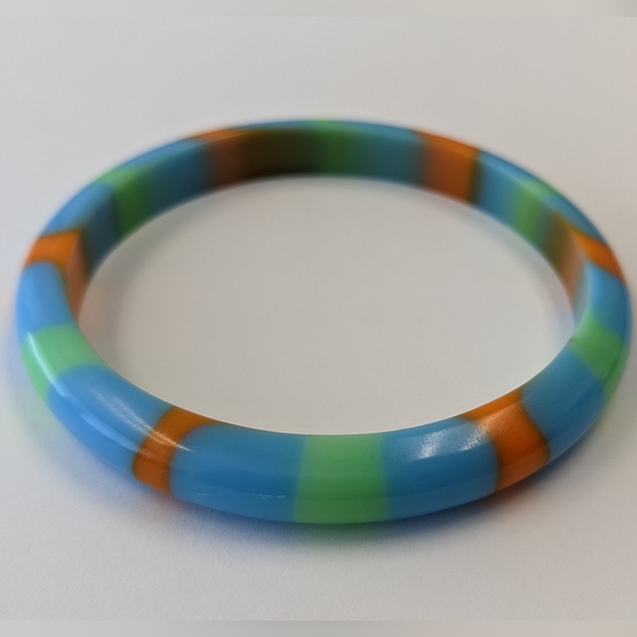 EVC LUCITE BANGLE BRACELET - Picture 4 of 10